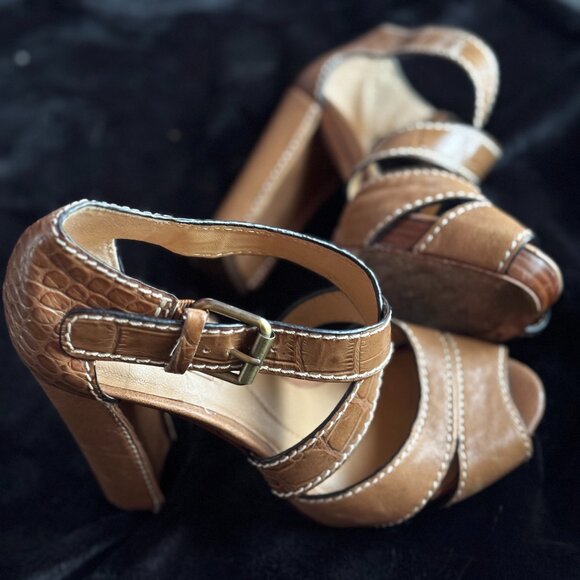 BCBG Vintage Style Leather Printed Heels Size 6.5 - Picture 2 of 6